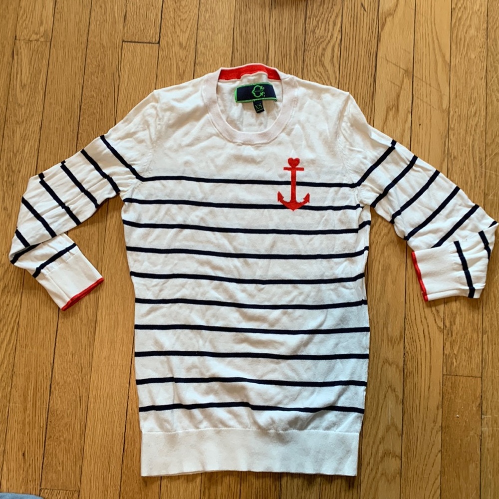 Light sweater with anchor heart detail